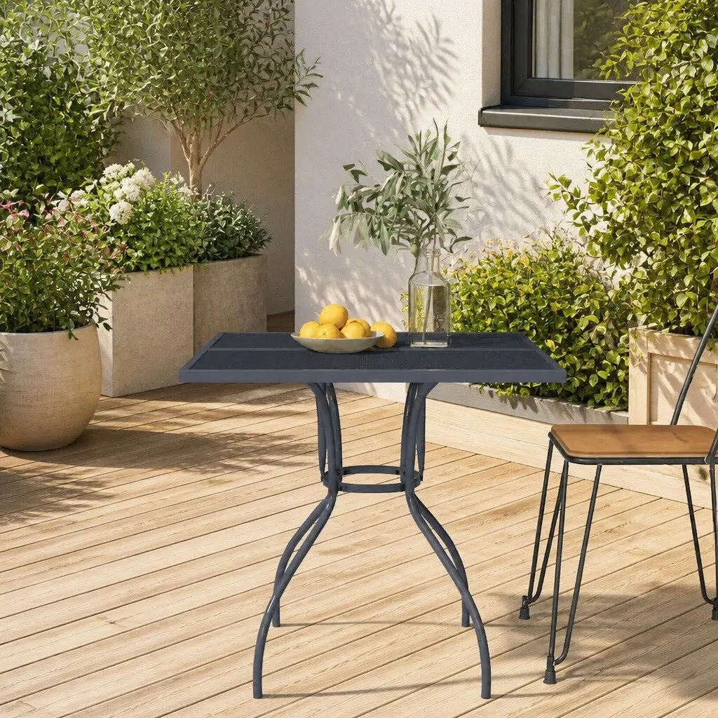 Garden Table for Outdoor Dining Needs