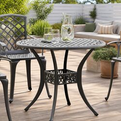 Perfect Garden Table for Outdoor Dining and Relaxation