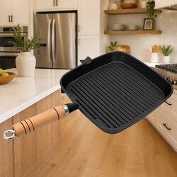 Cast Iron Grill Pan 20x20 cm Skillet Griddle Wooden Handle Ribbed Base Cooking