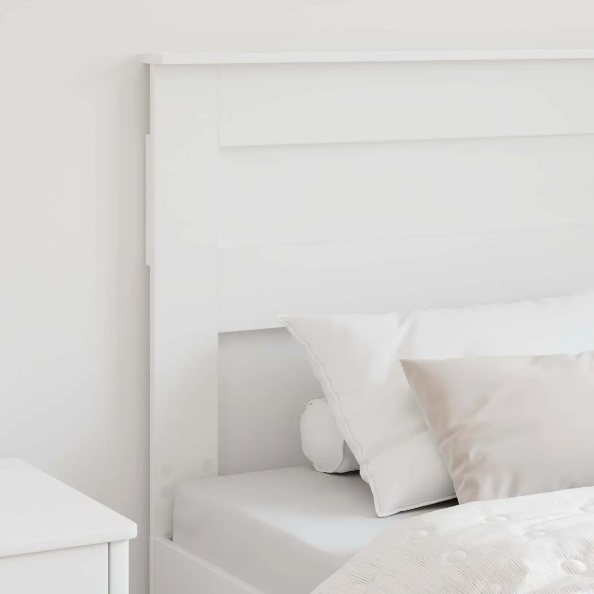 White Headboard for Any Bedroom Setting