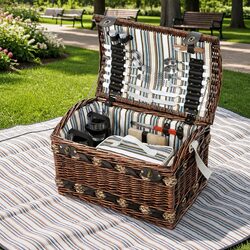 Practical 4-Person Picnic Basket for Outdoor Events