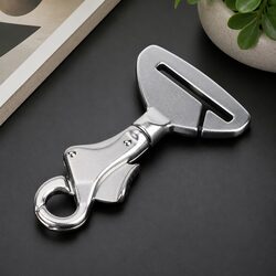 Practical Seatbelt Safety Hook for Pets During Travel