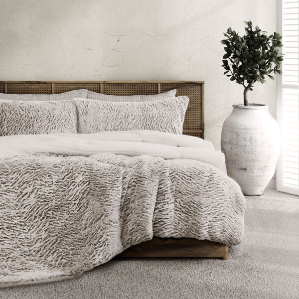 Ardor Faux Fur  3 Piece Comforter Set Queen/King